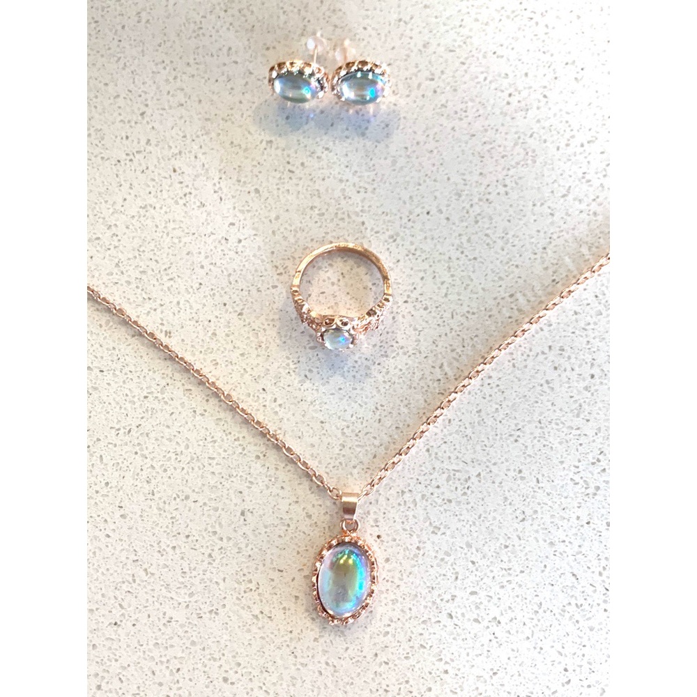 NEW IN! Opal and Gold Gypsy Jewelry Set - Picture 3 of 6